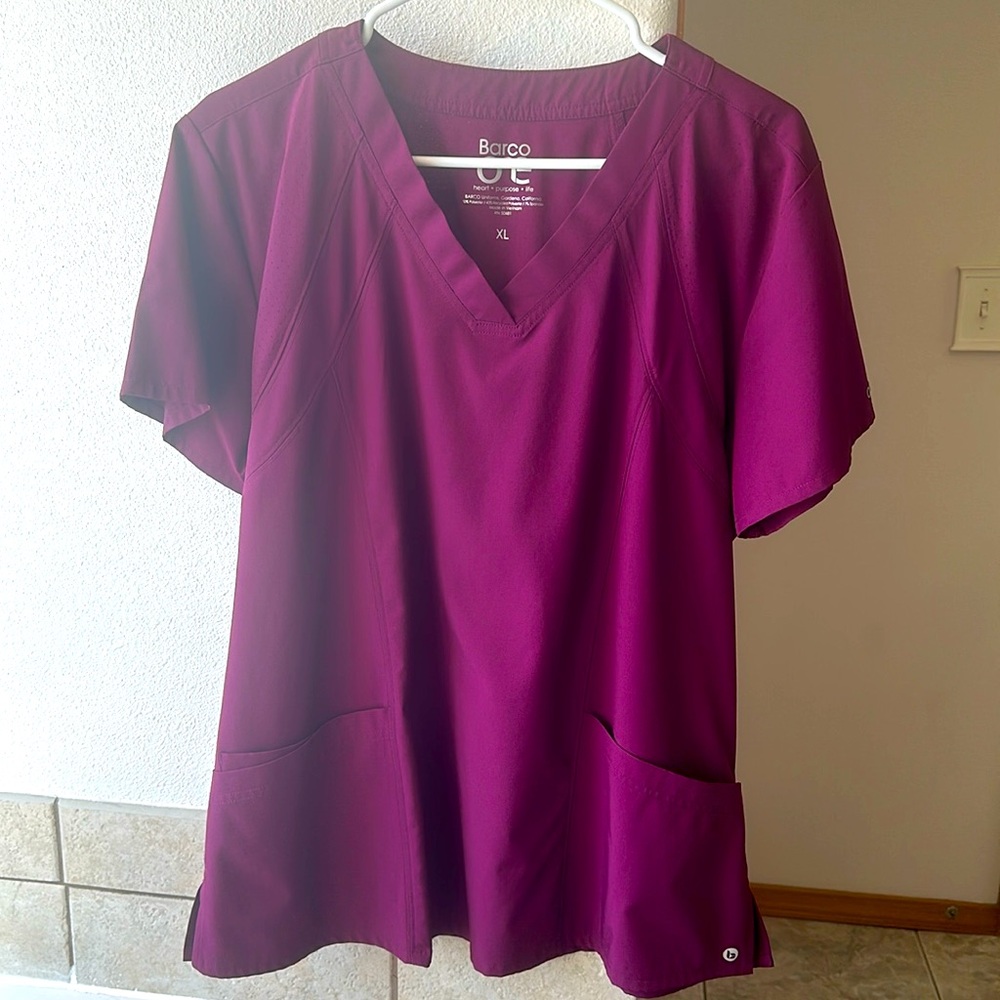 Barco one scrub top